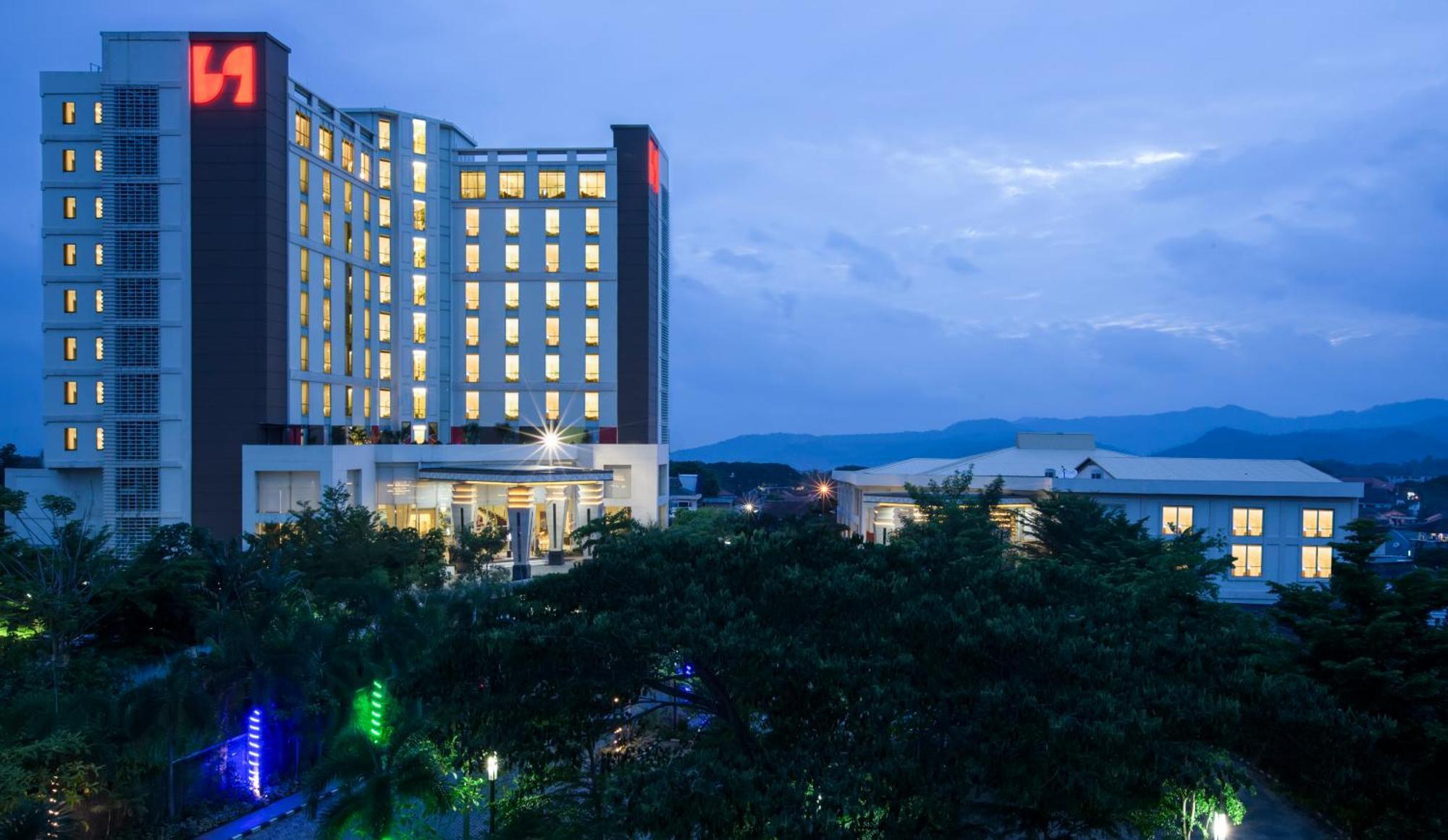 Swiss-Belhotel Lampung Bandar Lampung Esterno foto